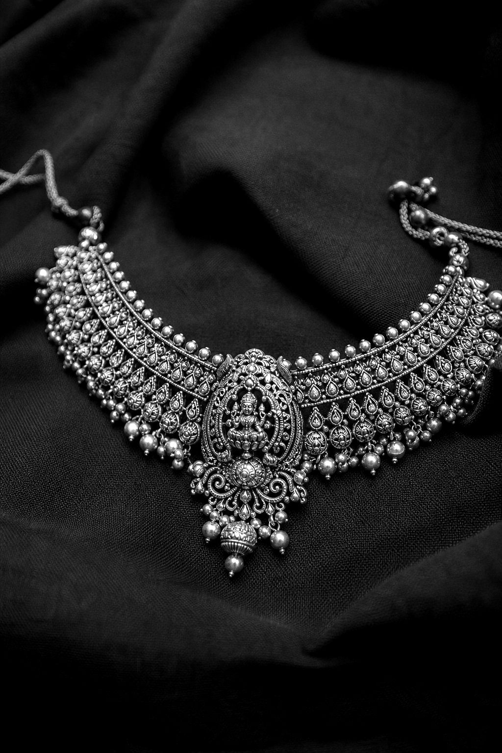 Temple Choker Set — Artificial Ornaments