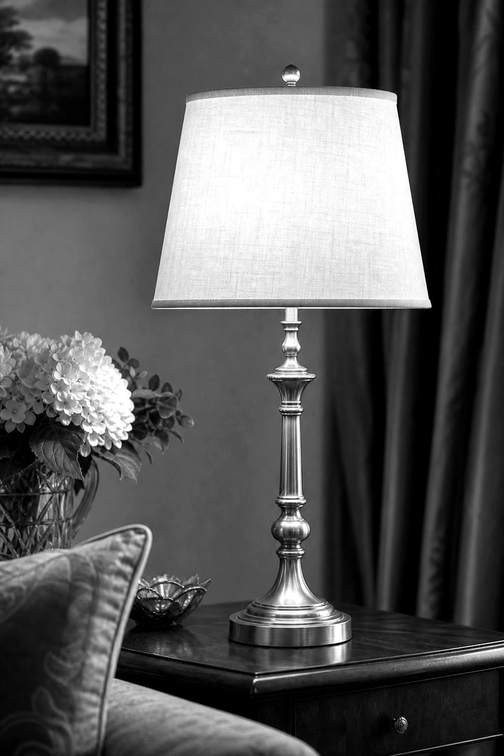 Elegant glowing table lamp — Emporium at Monalisa NXT